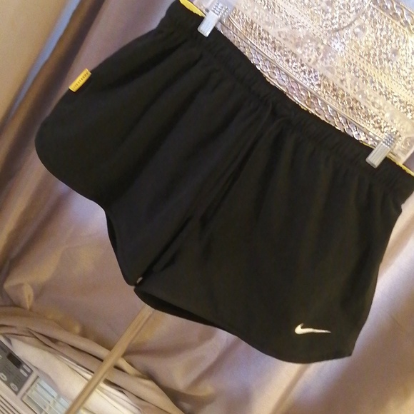 Nike  unisex Dry fit, Just do it slogan ,  black  shorts, yellow shorts size L - Picture 3 of 10
